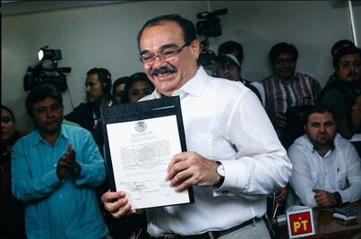 "El PRI será una minoría muy minoría en el Senado", afirma Ramírez Marín al recibir constancia