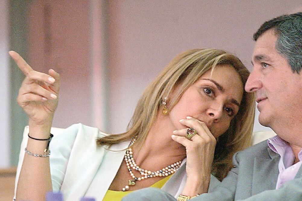 Las defensas de Angélica Fuentes y Jorge Vergara coinciden en que versiones presentadas a los medios confunden a la opinión pública (ARCHIVO EL UNIVERSAL)