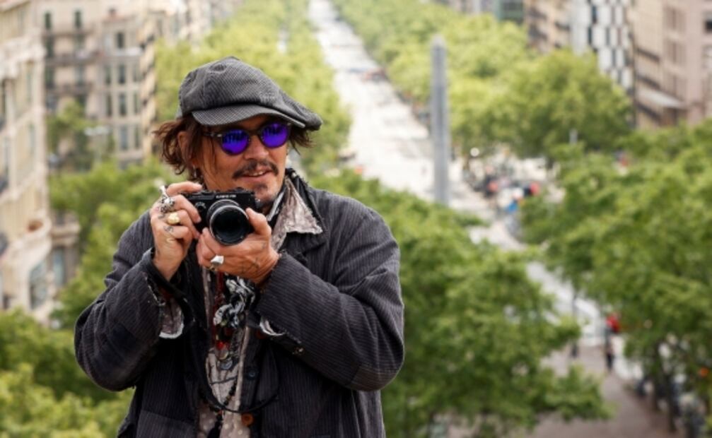 Convertido en fotógrafo, Johnny Depp agradece que Donald Trump se haya ido 