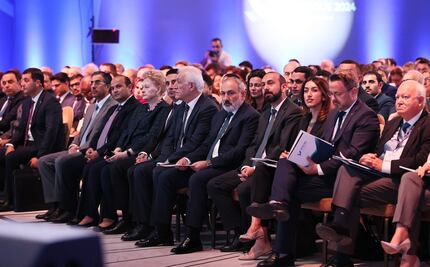 Diálogo de Érevan 2024 inicia con un llamado a la paz