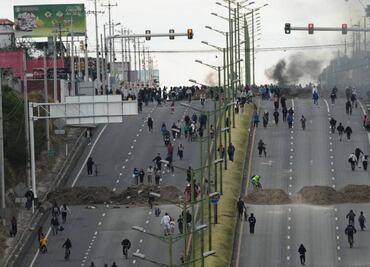 Protestas por aumento de combustible en Ecuador dejan un muerto y 12 militares heridos