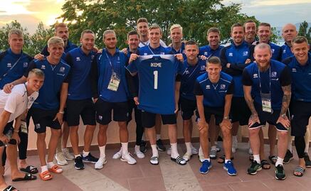 Islandia rinde homenaje al portero nigeriano con leucemia