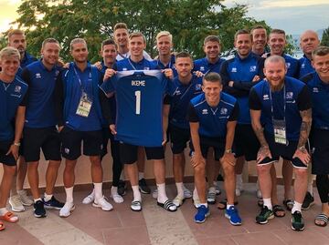 Islandia rinde homenaje al portero nigeriano con leucemia