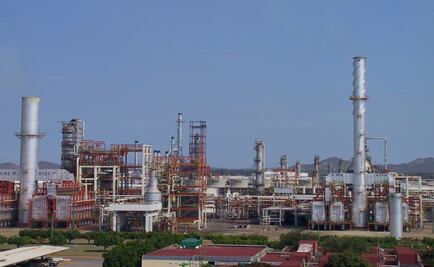 ​Refinería en Salina Cruz está detenida por falla eléctrica: Pemex