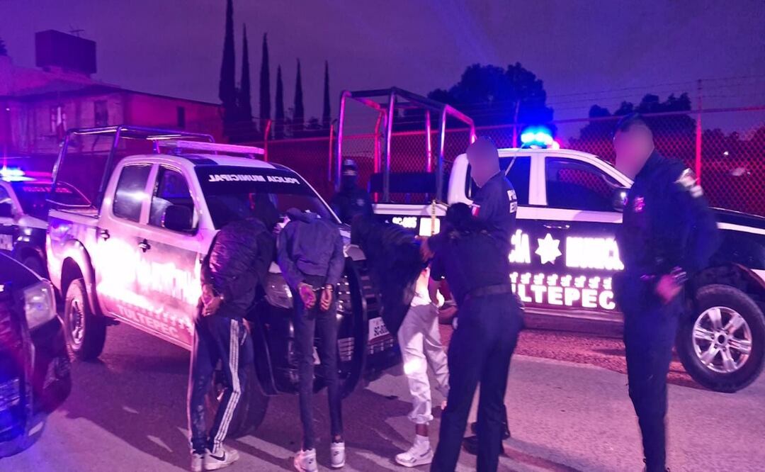 Arrestan a tres hombres tras persecución por robo de camioneta de lujo en Edomex. Foto: Especial