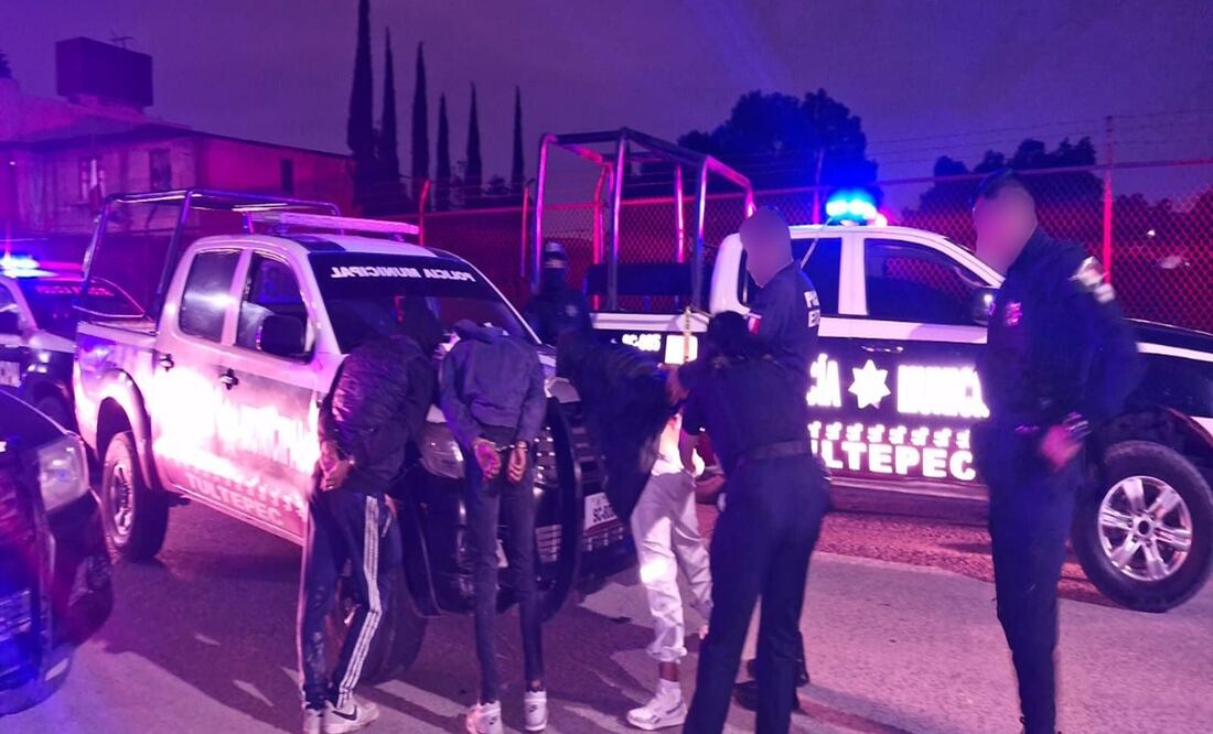 Arrestan a tres hombres tras persecución por robo de camioneta de lujo en Edomex. Foto: Especial