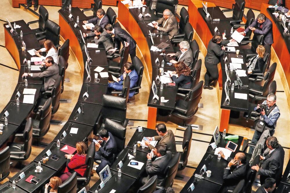 El presidente del Senado, Ernesto Cordero (PAN), cerró la sesión ayer y anunció que se discutirá la designación del nuevo fiscal la próxima semana (CRISTOPHER ROGEL BLANQUET. EL UNIVERSAL)