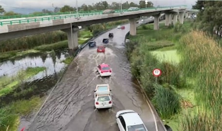 Denuncian constantes inundaciones en la zona del puente de Cuemanco en Xochimilco