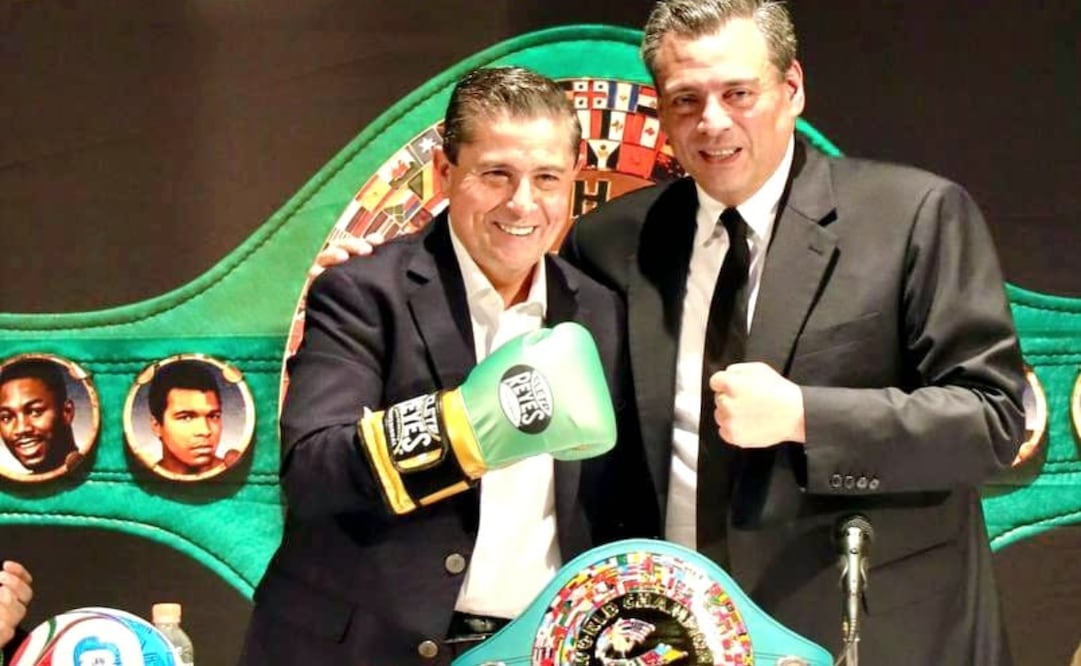 El alcalde de Coyoacán, Giovani Gutiérrez y Mauricio Sulaimán, presidente del Consejo Mundial de Boxeo. Foto: Especial