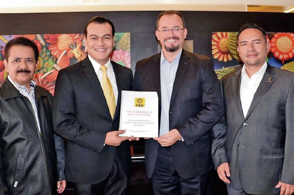 Formaliza ción. El dirigente estatal del sol azteca, Omar Ortega, presentó la plataforma ante el IEEM (ESPECIAL)