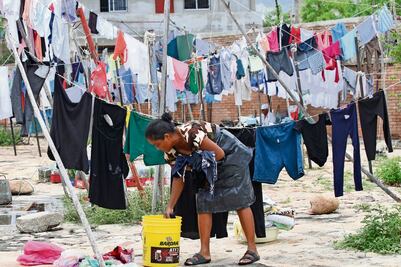 Lavanderas exigen ayuda tras paso de “Otis” en Guerrero 