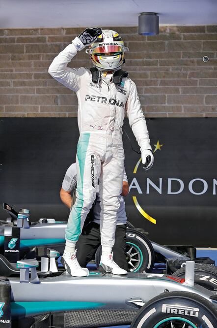 El piloto de Mercedes, Lewis Hamilton, obtuvo su triunfo 50. FOTO: DARRON CUMMINGS. AP