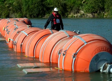 Le vamos a ganar al gobernador de Texas ante negativa de retirar boyas del Río Bravo, afirma AMLO