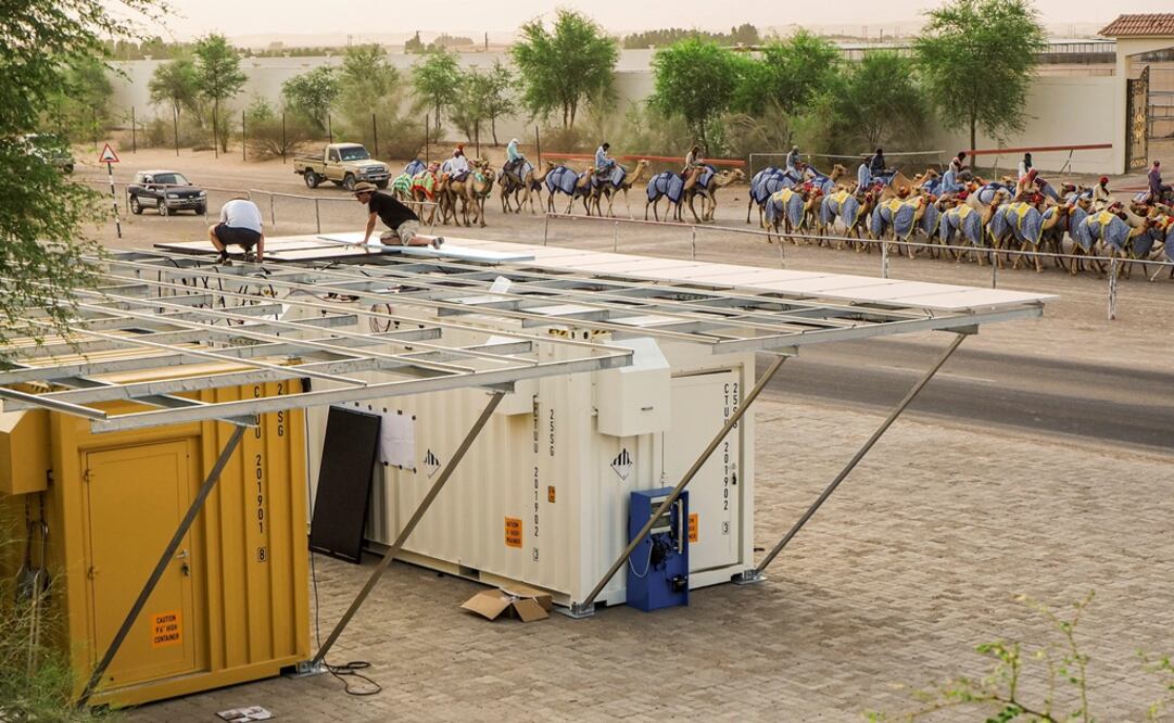 La extracción de agua funciona gracias a paneles solares. Foto: EFE