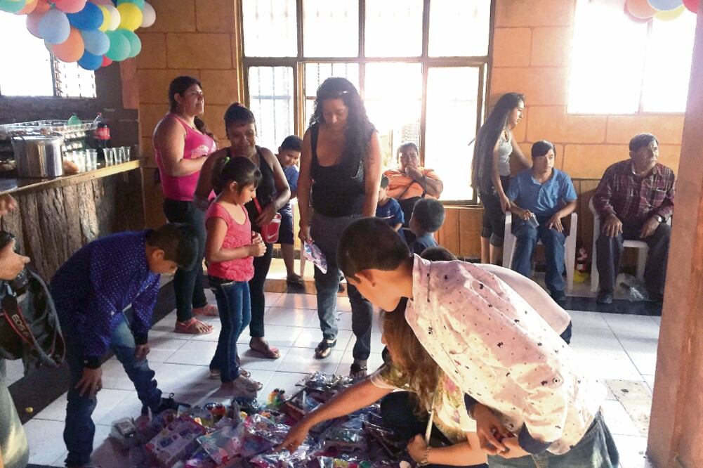 El Colectivo de padres y familiares de desaparecidos, secuestrados y asesinados en el estado y el país festejó a 30 niños, hijos, hermanos, primos, sobrinos, amigos de personas desaparecidas (FOTOS: VANIA PIGEONUTT. EL UNIVERSAL)