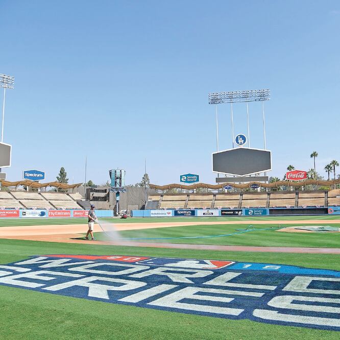 Los californianos están obligados a ganar en Dodger Stadium. (HARRY HOW. AFP)