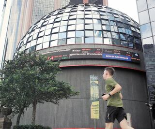 La luz debuta en la bolsa