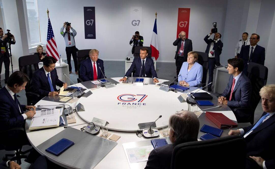 Una sesión de trabajo durante la cumbre del G7, este lunes, en el casino de Biarritz, Francia (Foto: EFE)