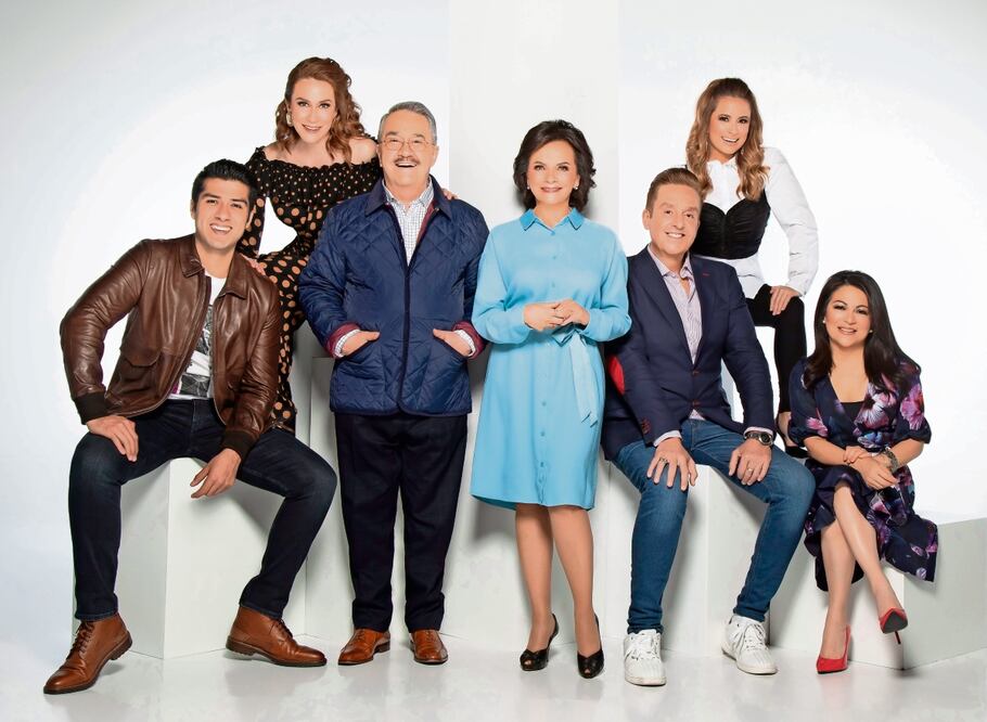 El equipo del programa "ventaneando" comandado por Pati Chapoy. Foto: Azteca