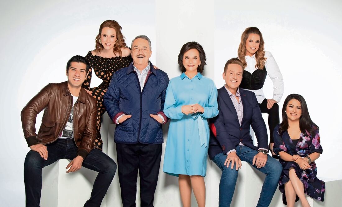 El equipo del programa "ventaneando" comandado por Pati Chapoy. Foto: Azteca