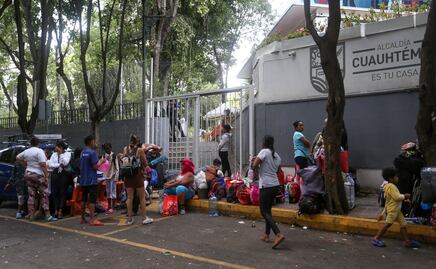 Desalojados de Plaza Giordano Bruno enfrentan hacinamiento y dificultades en Casa del Migrante       