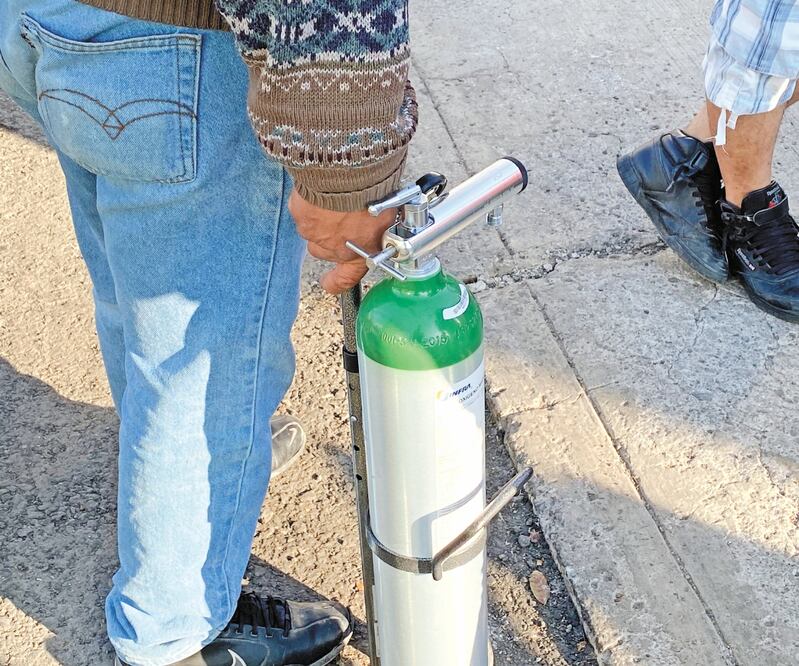 Autoridades instaron a la población a denu nciar cuando el precio de los tanques no sea correcto. Foto: DAMIÁN CHÁVEZ. EL UNIVERSAL