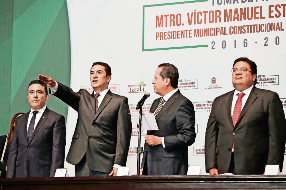 El presidente de la Conago y gobernador del Estado de México, Eruviel Ávila, realizó la toma de protesta del alcalde de Tecámac, Aarón Urbina (ESPECIAL)
