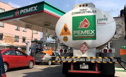 Pemex compensa caída en consumo de gasolinas con aumento de precio al público