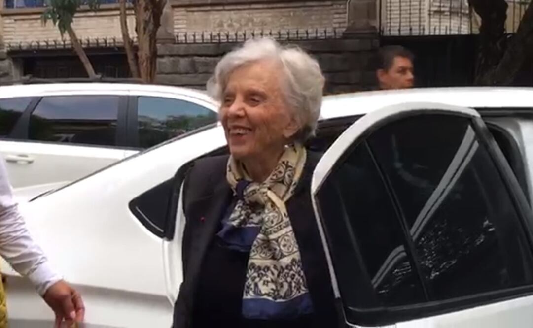 La escritora Elena Poniatowska llega a las oficinas de AMLO para reunirse con él (Foto: Especial)