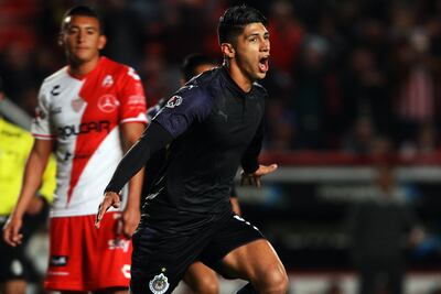 Chivas derrota a Necaxa y consigue su primer triunfo