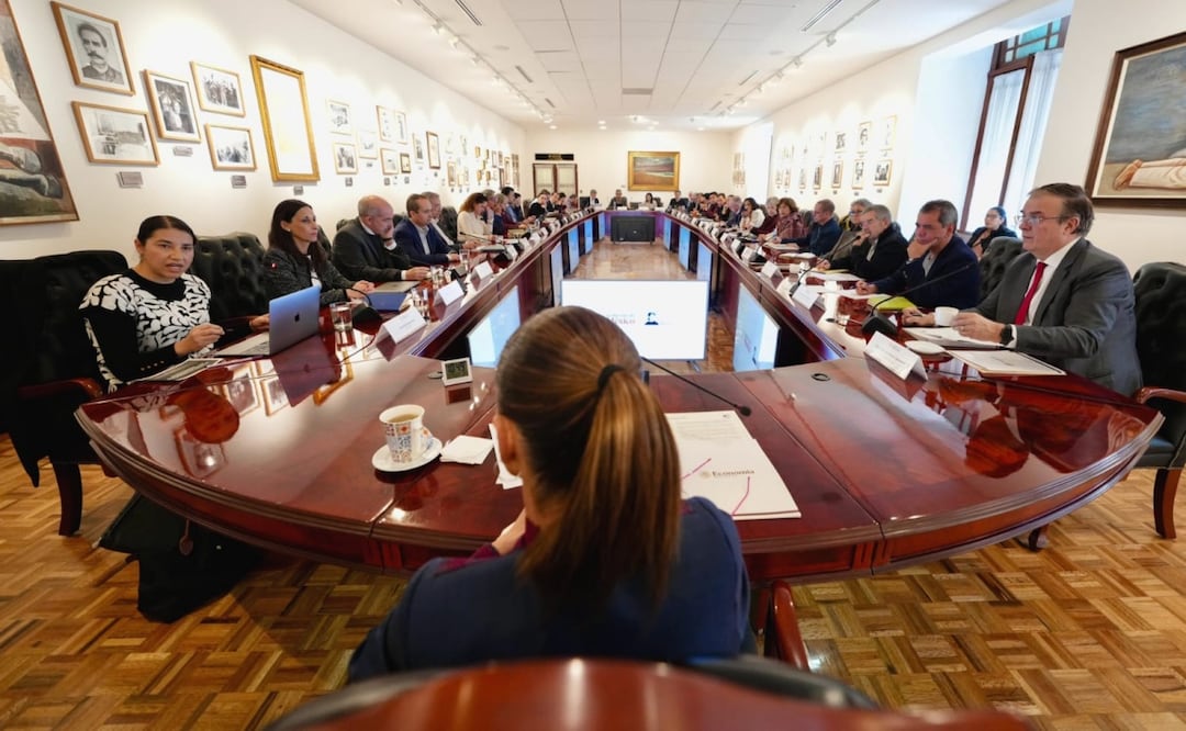 Claudia Sheinbaum se reúne con economistas en Palacio Nacional (17/01/2026). Foto: Especial