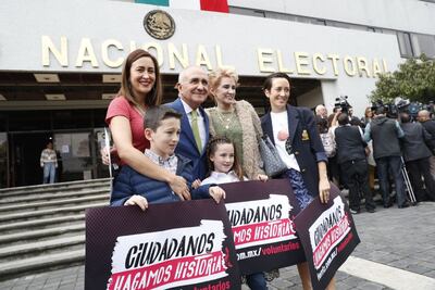 Ferriz formaliza ante INE interés por candidatura presidencial independiente