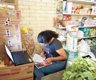 Gobierno debe dotar de paquete digital a familias, plantea Cepal