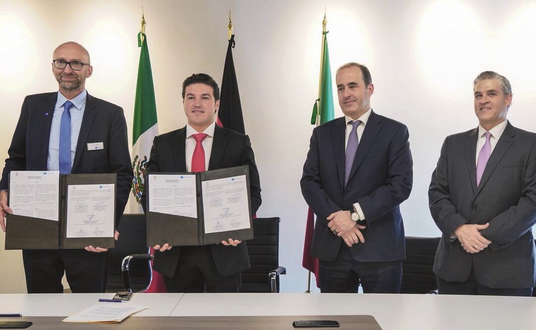 El gobernador Samuel García (segundo de izq. a der.) , anunció la realización de la Feria de la Movilidad del Futuro de América.