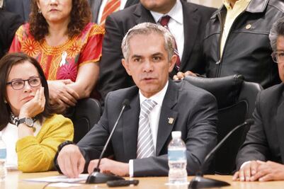 Federación descobija a la CDMX, acusa Mancera