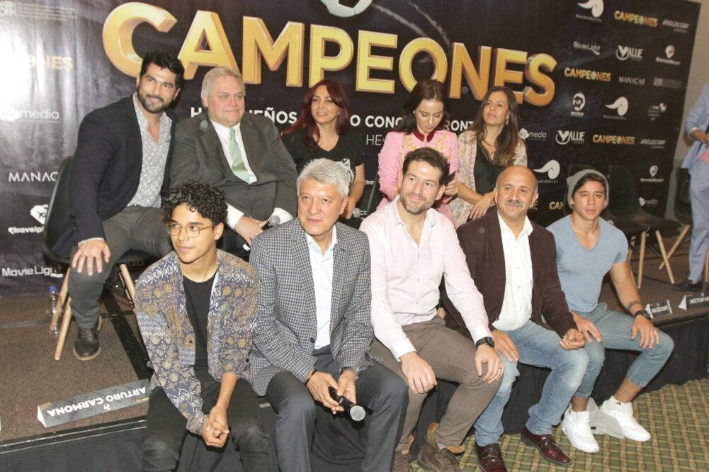 El elenco de la película, que cuenta el camino del equipo rumbo a su triunfo en el Mundial, se estrena el 18 de mayo (GUSTAVO DURAN. NOTIMEX)