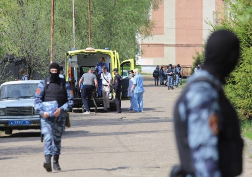 Ocho minutos de terror y escuela sin seguridad, esto es lo que sabemos del tiroteo en colegio de Rusia