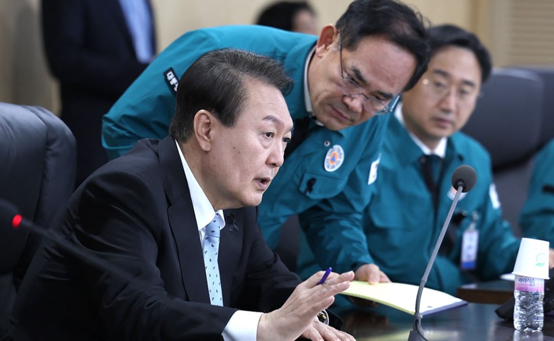 Yoon Suk-yeol, hablando en una reunión del Consejo de Seguridad Nacional sobre el lanzamiento de misiles de Corea del Norte. Foto: AFP