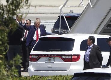 Trump viaja a NY para comparecer en caso de pago de sobornos a la actriz Stormy Daniels