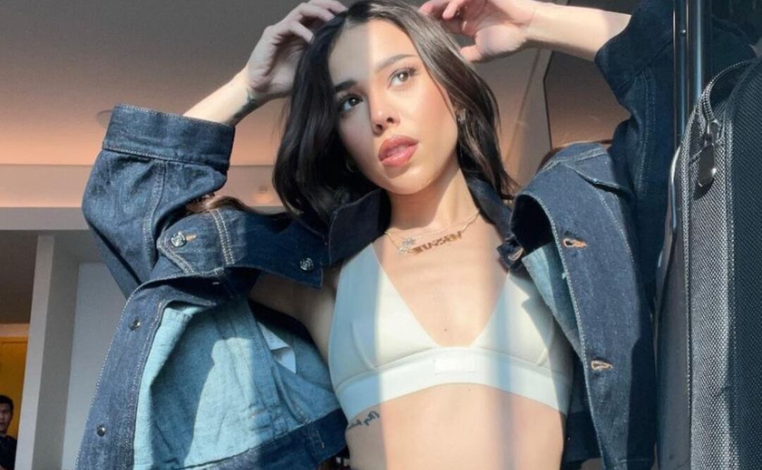 Danna Paola vuelve a lo retro y nos regresó a los 90 con un look con pantalones cholos. Foto: Instragram @dannapaola