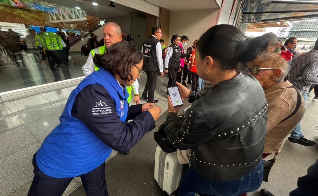De acuerdo con el AICM, el ingreso de los pasajeros al aeropuerto capitalino solo con el pase de abordar, es una "medida de seguridad". Foto: Juan Carlos Williams / EL UNIVERSAL