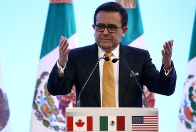 TLCAN renegociado tiene que ser trilateral: Ildefonso Guajardo