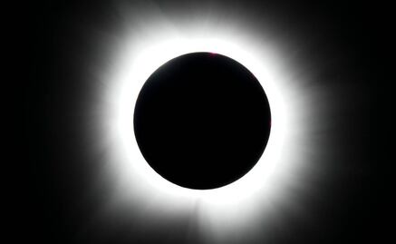 Eclipse Solar 2024: oscuridad total llegó a Texas acompañada de bodas masivas y mucho furor