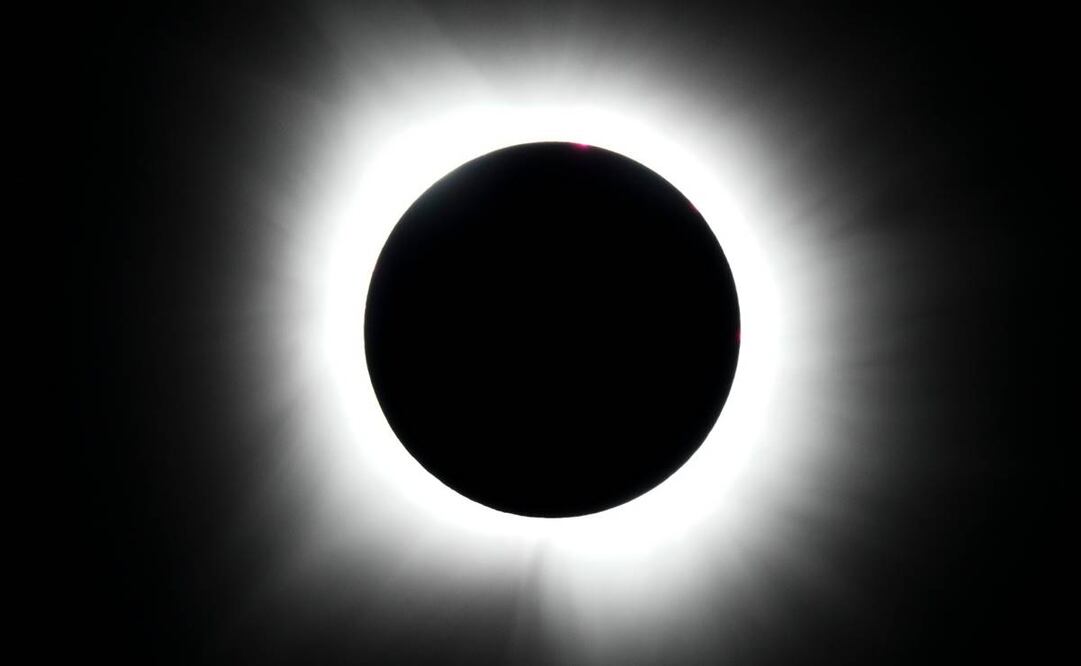 La oscuridad total llegó a Texas; bodas masivas y el furor en EU por eclipse. Foto: AP