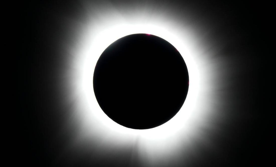 La oscuridad total llegó a Texas; bodas masivas y el furor en EU por eclipse. Foto: AP
