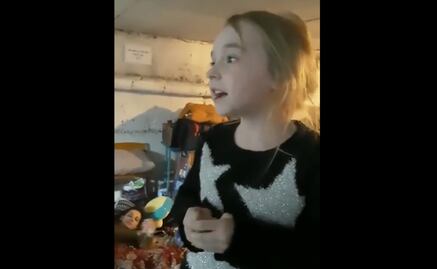 Niña de Ucrania se viraliza al cantar “Libre soy” desde un refugio antibombas