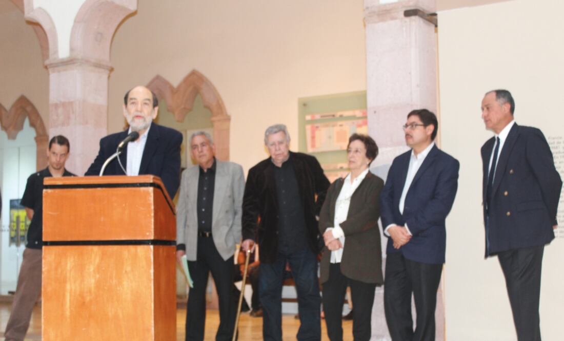 Durante la inauguración el pintor resumió su vida y su amor por la pintura con una sola frase: “Todo lo que tengo que decir lo digo pintando”. Foto: IRMA MEJÍA. EL UNIVERSAL