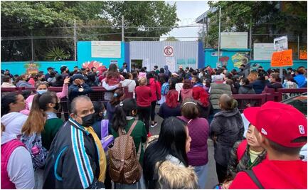 "Estoy nerviosa y contenta": dice Emily en su primer día de clases 