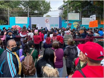 "Estoy nerviosa y contenta": dice Emily en su primer día de clases