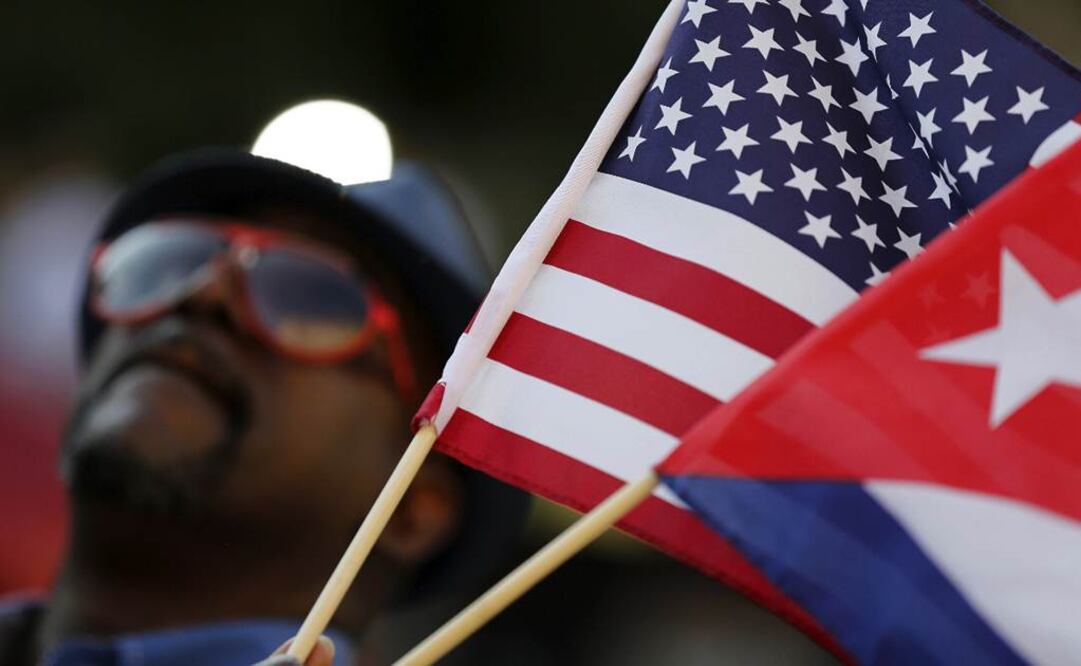  Algunas personas ondearon banderas. (Foto: Reuters)